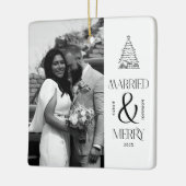 Moderne Verheiratete und fröhliche Weihnachtsferie Keramikornament (Links)