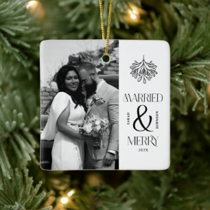 Moderne Verheiratete und fröhliche Weihnachtsferie Keramikornament