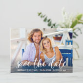 Moderne Verlobung Save the Date Foto Paar Einladung (Stehend Vorderseite)