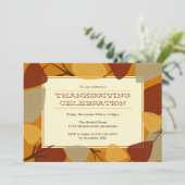 Moderne verstreute Blätter Erntedank Feiern Einladung (Stehend Vorderseite)