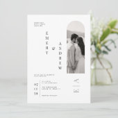 Moderne vertikale Typografie-Hochzeitsvorlage. Einladung (Stehend Vorderseite)