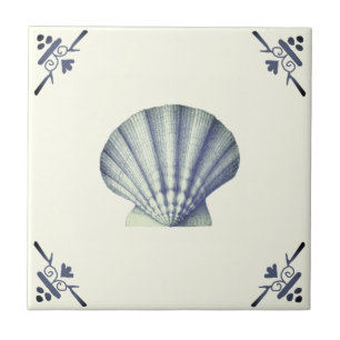 Moderne Vintage Blue Sea-Muschel auf Elfenbein Fliese