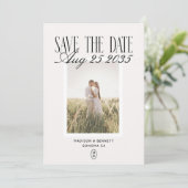 Moderne Vintage-Monogramm-Foto Save The Date (Stehend Vorderseite)
