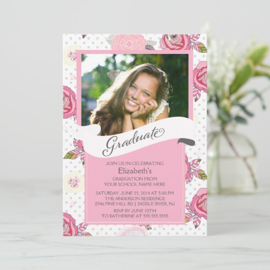 Moderne Vintage Rosa Blume Abschluss Einladung (Stehend Vorderseite)