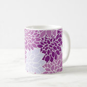 Moderne violette Blumenmuster Kaffeetasse (VorderseiteRechts)
