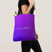 Moderne violette Farbverlauf-Name & Monogramm Tasche (Von Nahem)