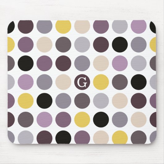 Moderne violette gelbe Punkte Muster Monogramm Mousepad (Vorne)