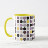 Moderne violette gelbe Punkte-Muster-Monogramm Tasse (Links)