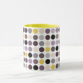 Moderne violette gelbe Punkte-Muster-Monogramm Tasse (Zentrum)