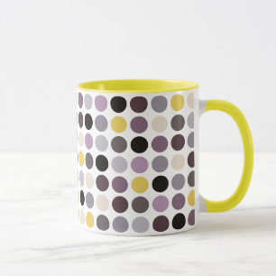 Moderne violette gelbe Punkte-Muster-Monogramm Tasse