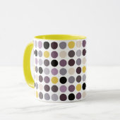 Moderne violette gelbe Punkte-Muster-Monogramm Tasse (Vorderseite Links)