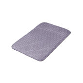 Moderne violette geometrische Würfelmuster Badematte (Schrägansicht)