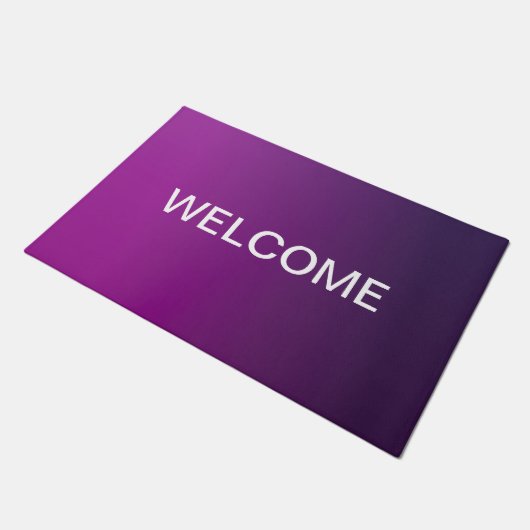 Moderne violette Gradient-Ombre & editierbarer wei Fußmatte (Schrägansicht)