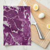 Moderne violette und silberne Marmoroptik Geschirrtuch (Viertel Falte)