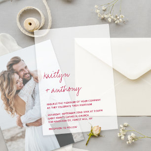 Moderne Viva Magenta minimalistische Hochzeit Pergament Einladungen