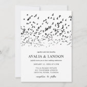 Moderne Vögel einer feather Black and White Weddin Einladung (Vorderseite)