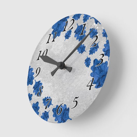 Moderne Wall-Uhr, blaue Blätter auf Beton Textur Runde Wanduhr (Winkel)