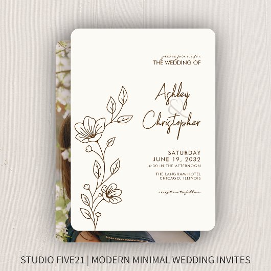 Moderne Walnut Brown Foliage Kontur Foto Hochzeit Einladung