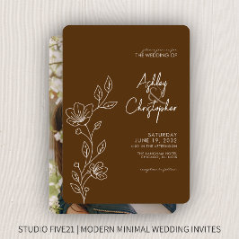 Moderne Walnut Brown Foliage Kontur Foto Hochzeit Einladung