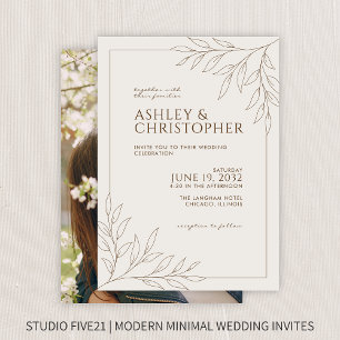 Moderne Walnut Brown Foliage Kontur Foto Hochzeit Einladung