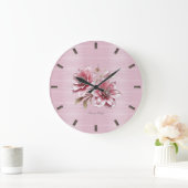 Moderne Wanduhr mit rosa Blumen (Zuhause)