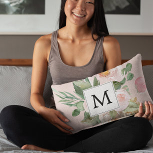Moderne Wasserfarbe Rosa Blumen Monogrammiert  Dekokissen