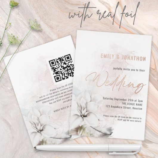 Moderne Watercolor White Florals QR Code Hochzeit Folieneinladung