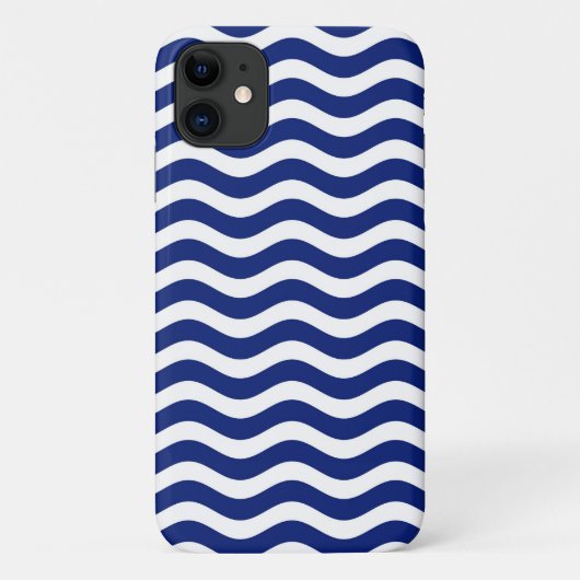Moderne Wavy Navy Blue Stripes Dekoration Case-Mate iPhone Hülle (Rückseite)