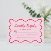 Moderne Wavy Pink und Red Retro Squiggle Wedding RSVP Karte (Stehend Vorderseite)