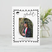 Moderne Wavy Script 2 Fotos Graduation Party Einladung (Stehend Vorderseite)
