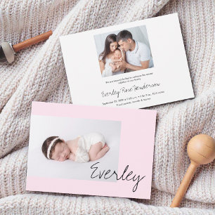 Moderne, weiche, rosa Babynamen-Schriftzug-Geburts Ankündigung
