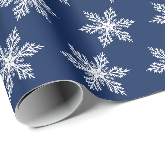 Moderne Weihnachts-Navy-Blau- und Weißschneeflocke Geschenkpapier (Rolleneckpunkt)