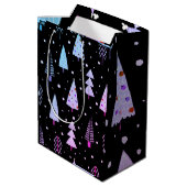 Moderne Weihnachtsbäume Lila Pink Black Mittlere Geschenktüte (Rückseite Schrägansicht)