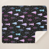 Moderne Weihnachtsbäume Lila rosa Schwarzes Muster Sherpadecke (Vorderseite (Horizontal))