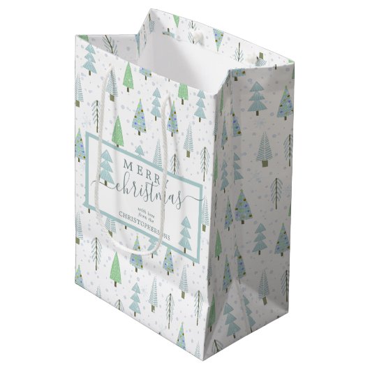 Moderne Weihnachtsbäume MERRY CHRISTMAS Script Blu Mittlere Geschenktüte (Vorderseite Schrägansicht)
