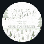 Moderne Weihnachtsbäume MERRY CHRISTMAS Skript Runder Aufkleber<br><div class="desc">Moderne abstrakte Weihnachtsbäume,  Waldbäume und Winterschneemuster in Oliven- und Salbei-Grün-Schattierungen mit dem Gruß MERRY CHRISTMAS und personalisiert mit Ihrem Namen oder Sondertext. Kontaktieren Sie den Designer über den Zazzle Chat oder makeitaboutyoustore@gmail.com ,  wenn Sie dieses Design modifizieren möchten,  ein anderes Produkt erwerben möchten oder gerne Artikel koordinieren möchten.</div>