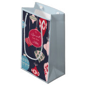 Moderne Weihnachtsschmuck Design Personalisiert Kleine Geschenktüte (Vorderseite Schrägansicht)