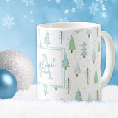 Moderne Weihnachtswald Bäume Blue Green Monogram Kaffeetasse