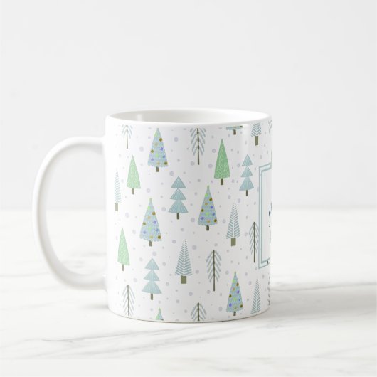 Moderne Weihnachtswald Bäume Blue Green Monogram Kaffeetasse (Links)