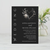 Moderne weiße Blume mit einer Herzhochzeit Einladung (Stehend Vorderseite)