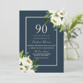 Moderne weiße Blütenpracht Elegant Grüne 90. Gebur Einladung (Stehend Vorderseite)