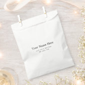Moderne weiße Gefälligkeitstasche mit individuelle Geschenktütchen (Ausgeschnitten)