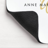 Moderne weiße Goldschrift-Monogramm Mousepad (Ecke)