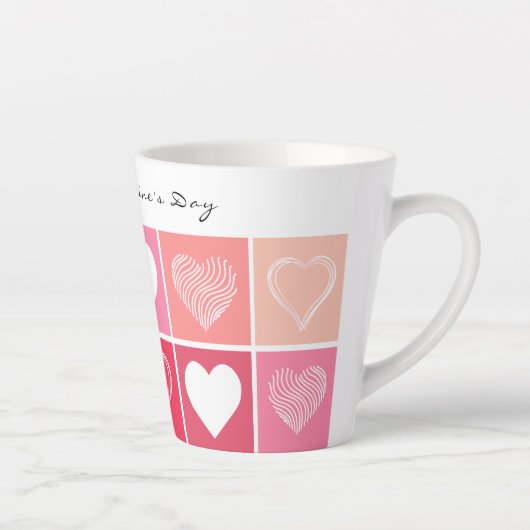 Moderne weiße Herzen Rot und Rosa Farben Valentine Milchtasse (Rechts)