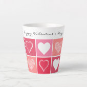 Moderne weiße Herzen Rot und Rosa Farben Valentine Milchtasse (Vorderseite)
