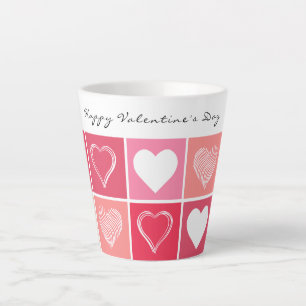 Moderne weiße Herzen Rot und Rosa Farben Valentine Milchtasse