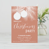 Moderne weiße Kiefernbällchen Weihnachtsbällchen Einladung (Stehend Vorderseite)