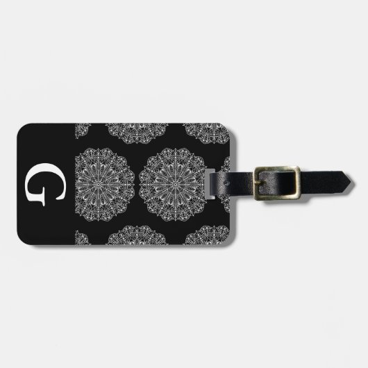 Moderne weiße Mandalase Print & Initial Letter Gepäckanhänger (Vorderseite horizontal)