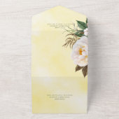 Moderne weiße Peonys floral am gelben Abendessen All In One Einladung (Außenbereich)