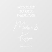 Moderne weiße Skriptpaare heißen Hochzeit Willkomm Fensteraufkleber (Blatt)